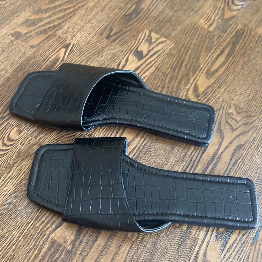 Sandals - Picture 5 of 5